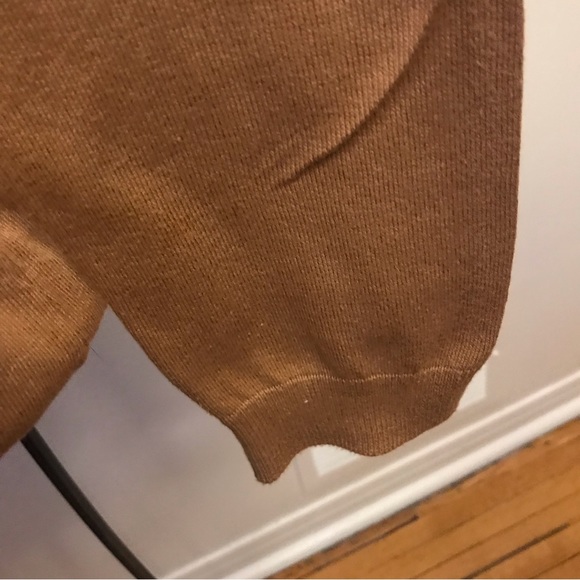 NEW ! H&M Caramel Coloured V-neck Sweater - Size Large - Picture 3 of 5